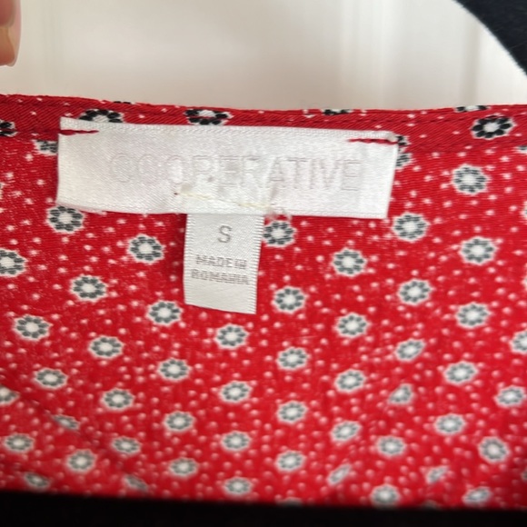 Cooperative red patterned surplice top - Picture 4 of 6